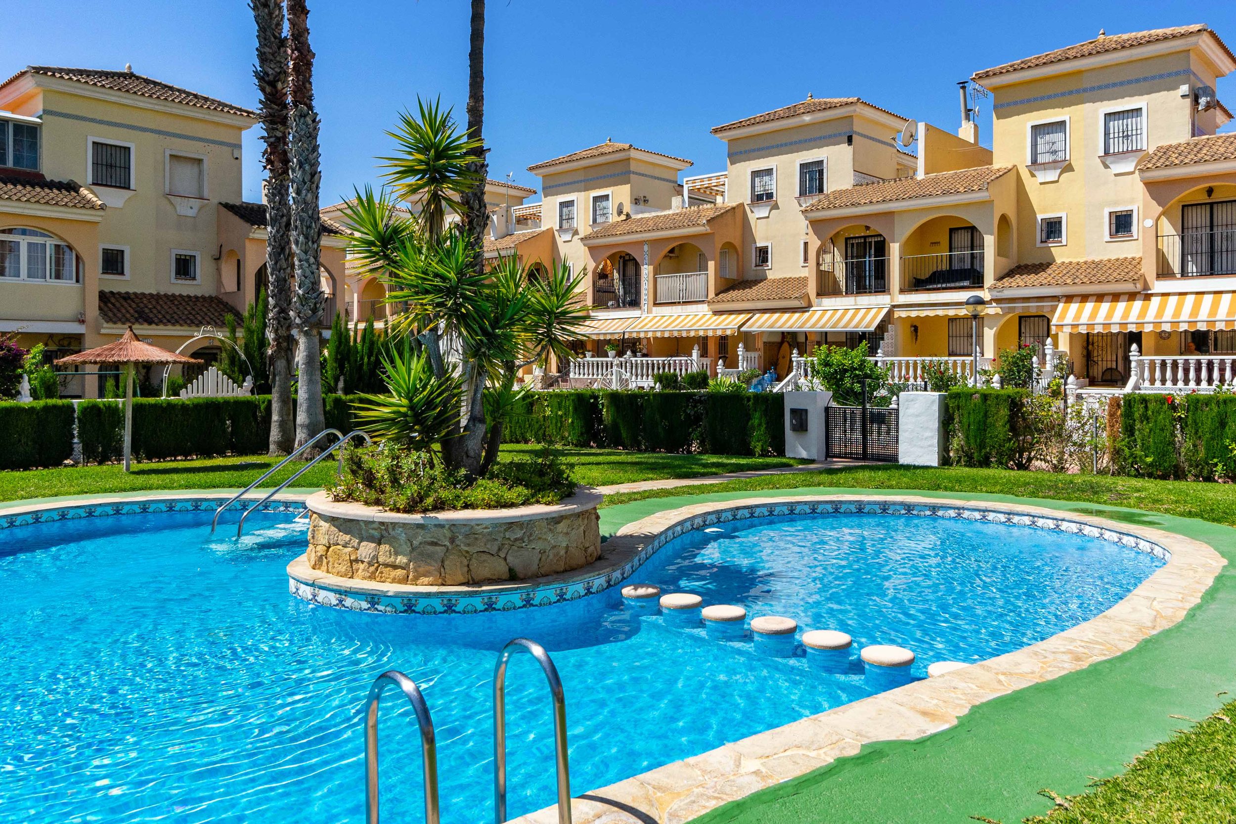 REF 3405-03874. Townhouse close to Orihuela Costa beaches and services.