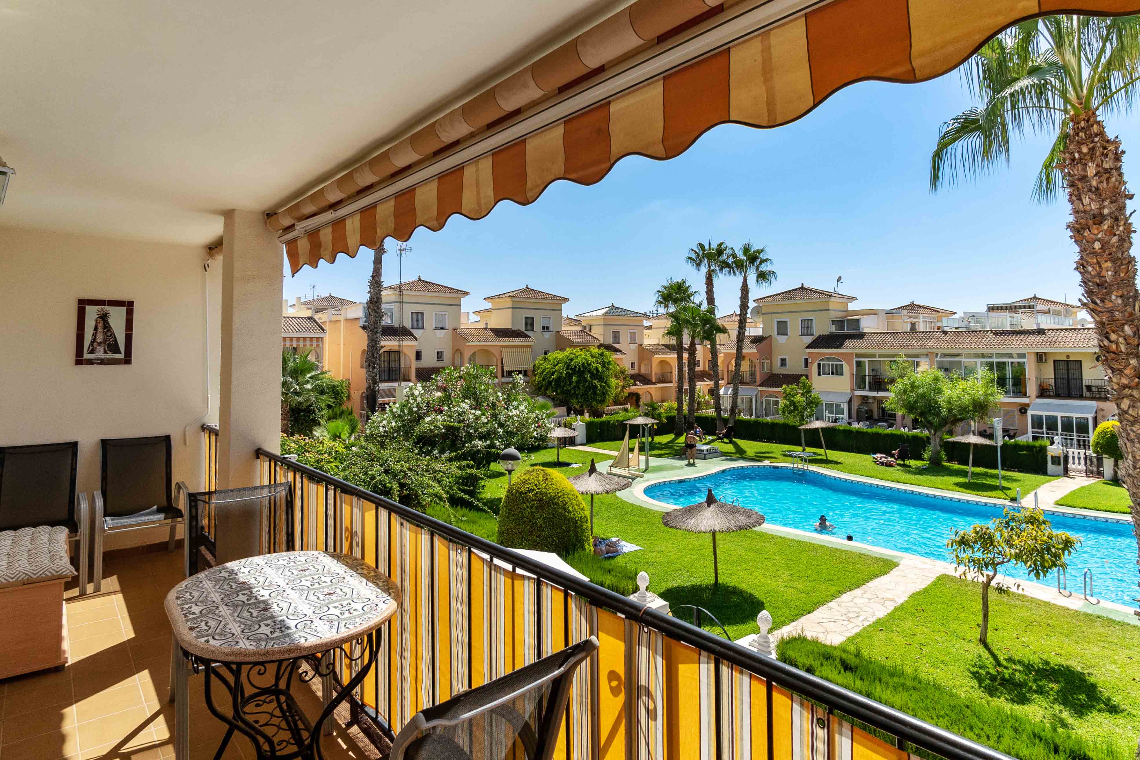 3405-03724. Exclusive apartment in a gated community in the Zeniamar-Horizonte area
