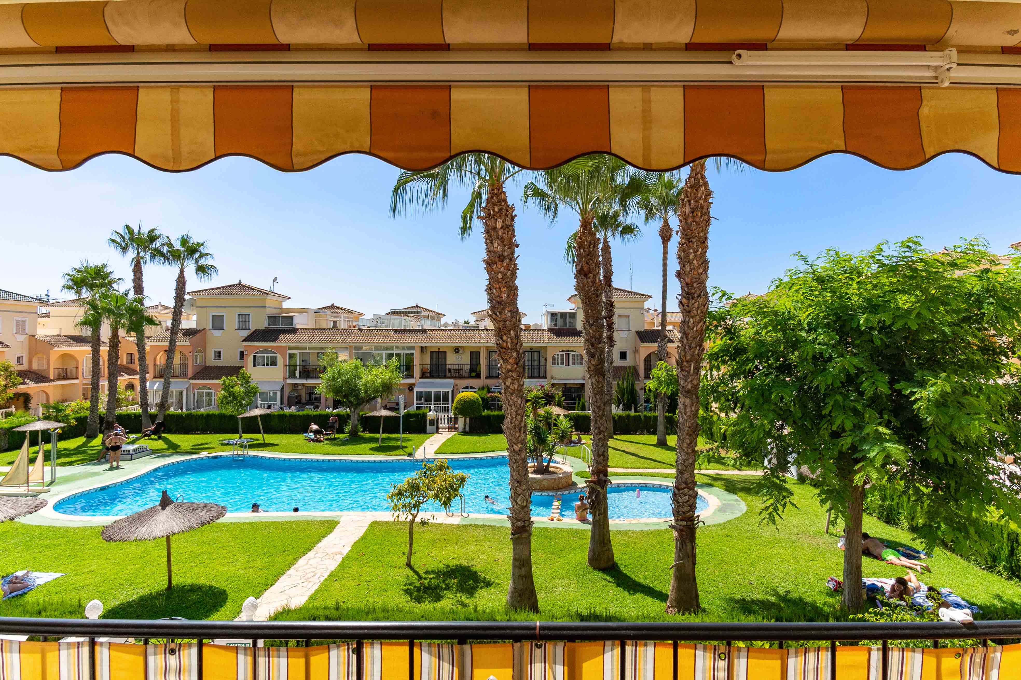 3405-03724. Exclusive apartment in a gated community in the Zeniamar-Horizonte area