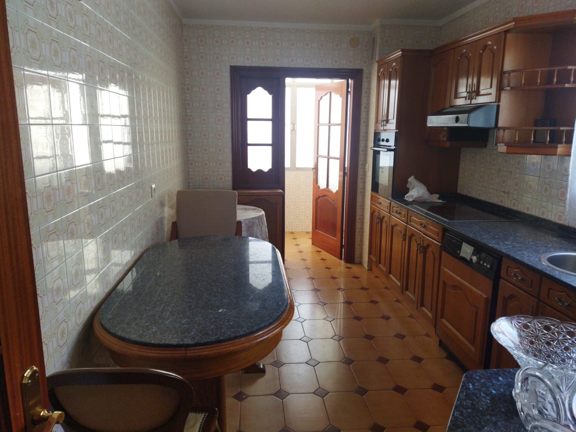 Apartment with 5 bedrooms, 3 bathrooms and private parking space in the centre of Aviles (Sabugo)